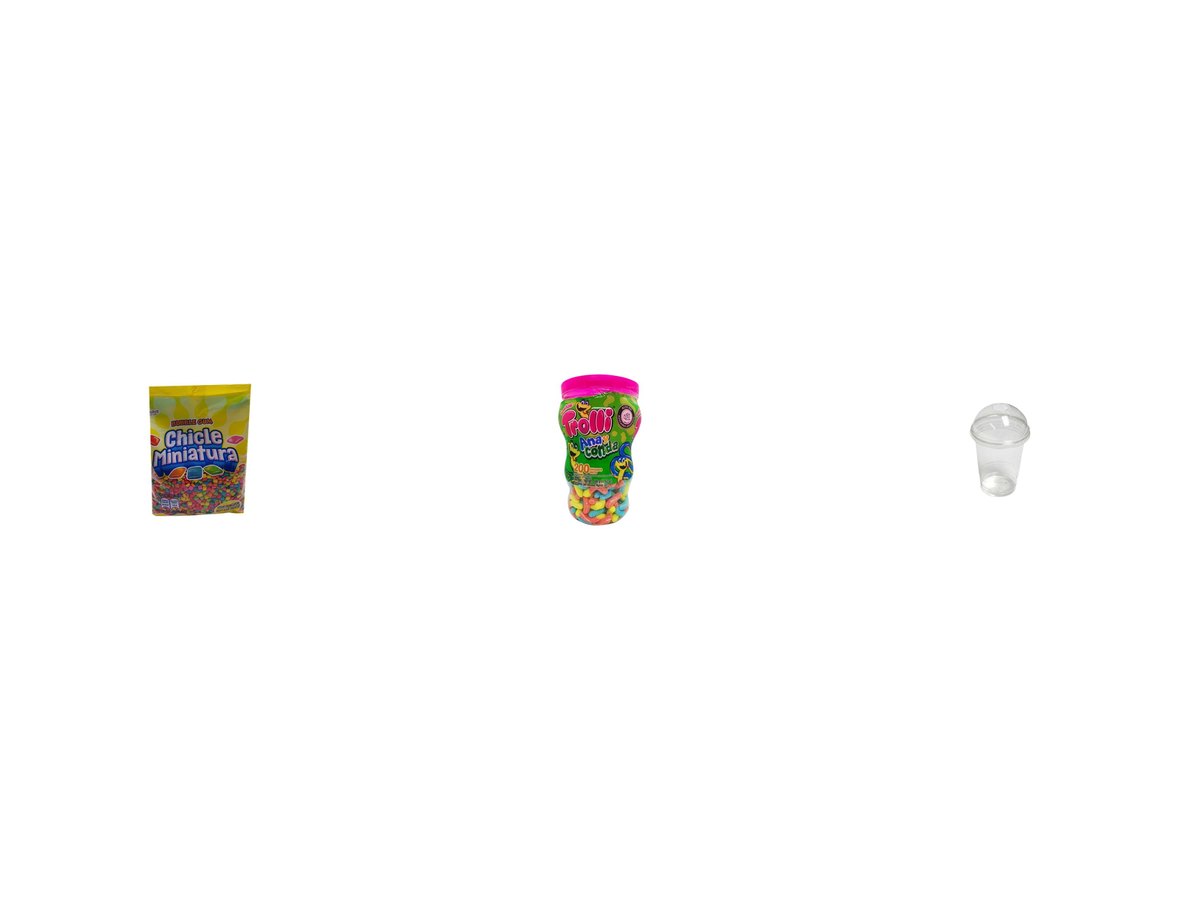 Bolsas de dulces y vaso plástico con tapa domo